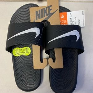Nike Kawa Youth Slides in Black
